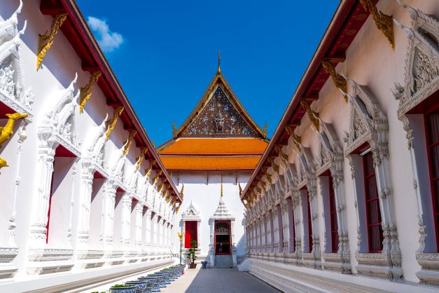 Wat Mahathat Yuwarat Rangsarit Ratchawora Maha Wihan.jpeg